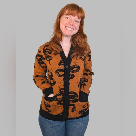 Sleepy Peach Cardigan in Esoteric Snake print - Picture 2 of 4